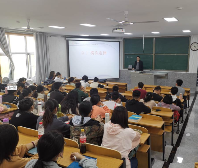 系统缺乏对个性化发展的重视虽新增数字化跨学科相关课程 系统缺乏对个性化发展的重视虽新增数字化跨学科相关课程
