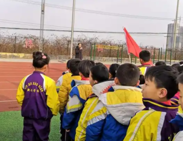 将课作为学生成长核心课程推进教育融入讲堂教育全过程 将课作为学生成长核心课程推进教育融入讲堂教育全过程